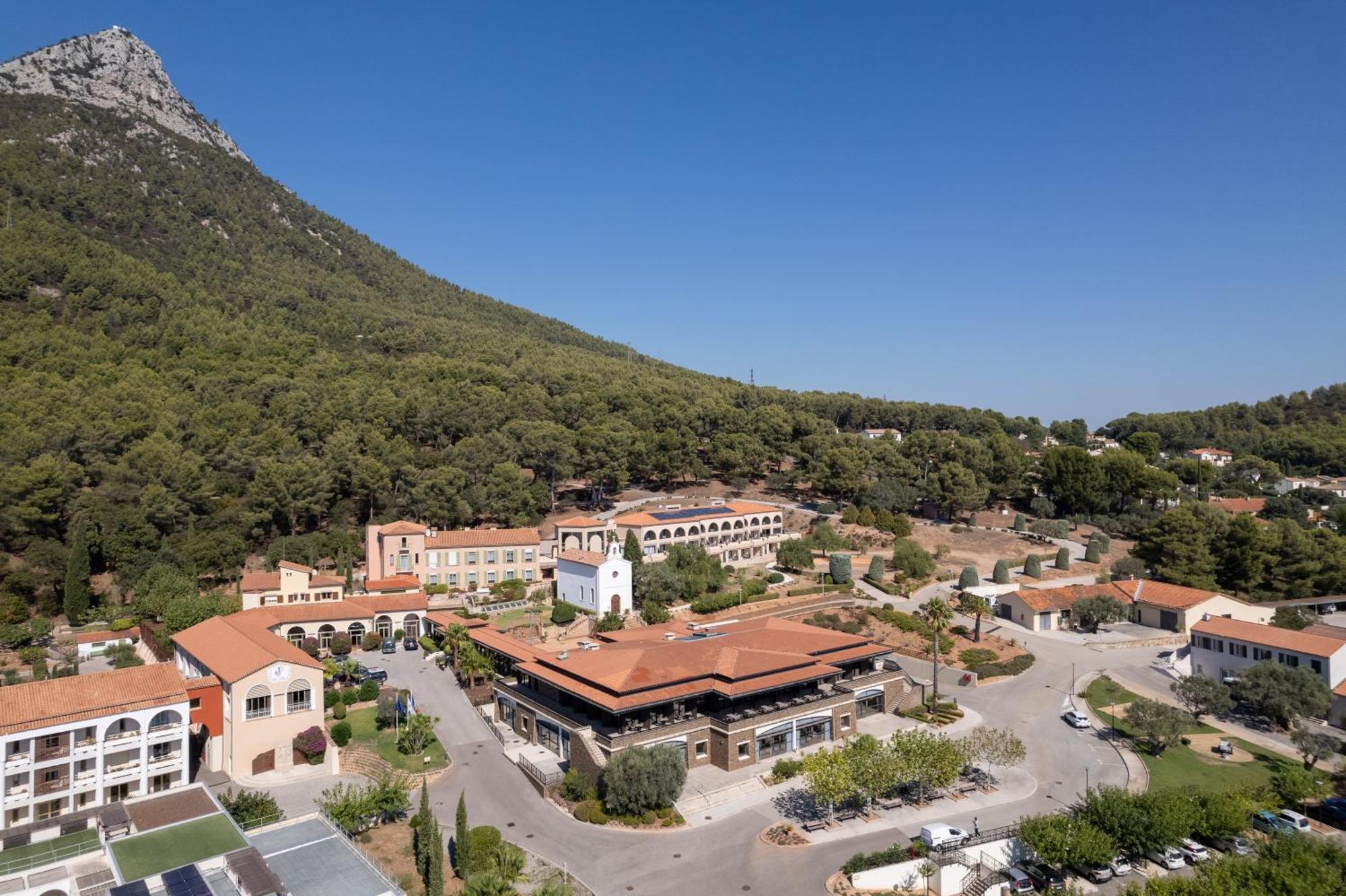 Отель Domaine Des Gueules Cassees Ла-Валетт-дю-Вар Экстерьер фото